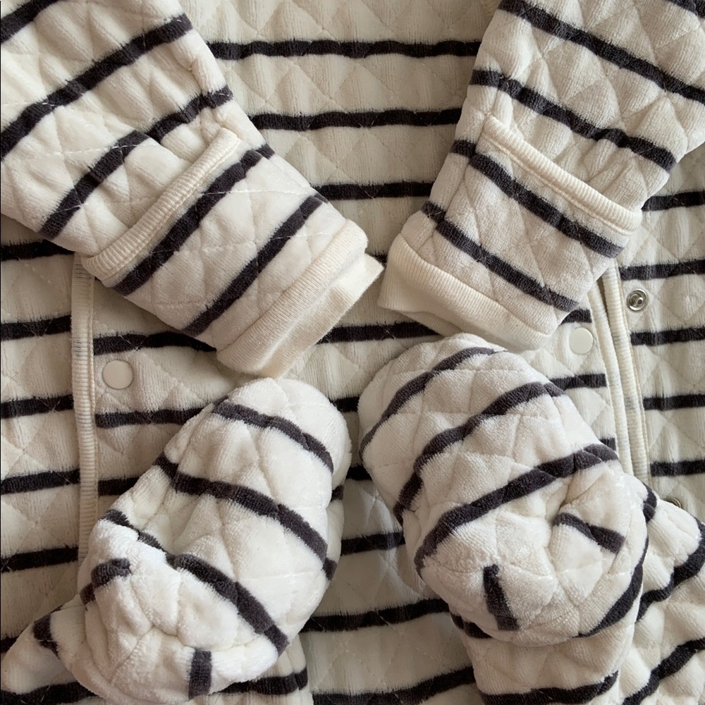 Baby  suit in Cream - Picture 9 of 10